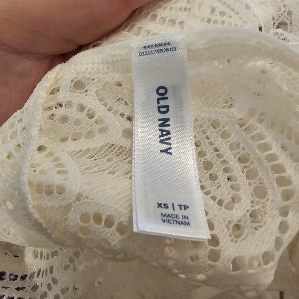 White Old Navy Women's Lace Cheeky Thong Underwear - Picture 3 of 6